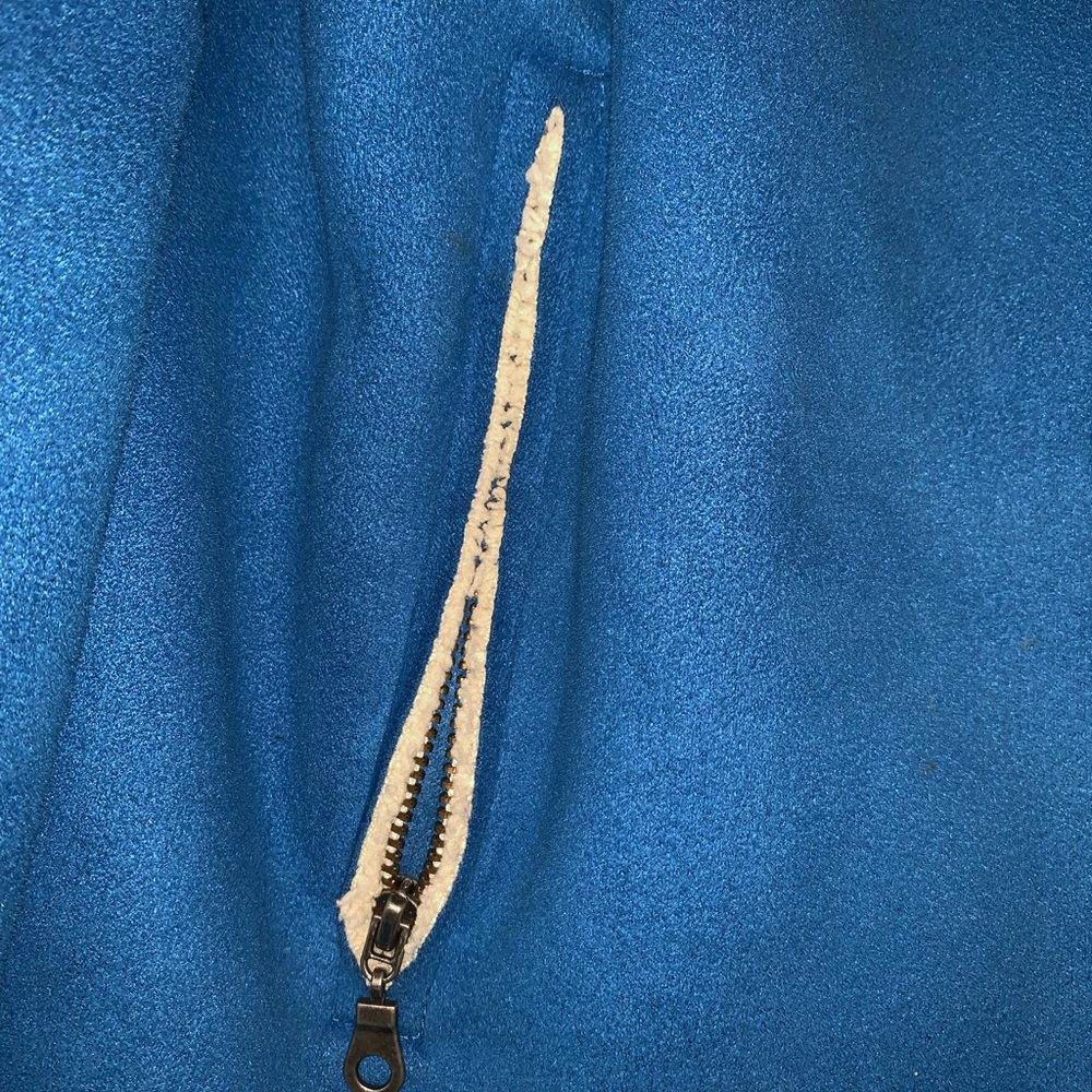 Puffer Jackets - Picture 3 of 4